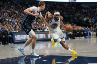 Moses Moody getting defending by Cooper Flagg