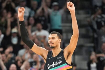 Victor Wembanyama jubilating after the win against LA Clippers.