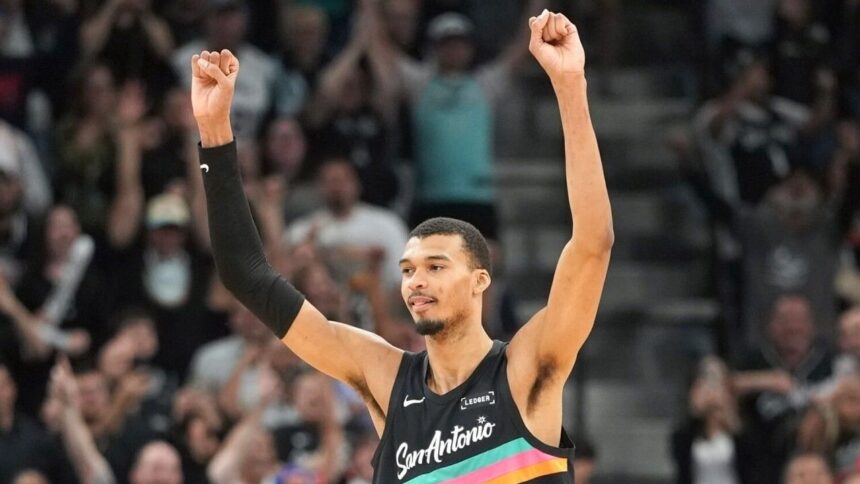 Victor Wembanyama jubilating after the win against LA Clippers.