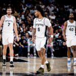 Luke Kornet, Stephon Castle, Harrison Barnes. Credit: San Antonio Spurs via X