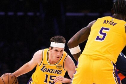 Austin Reaves and Ayton in a Pick n Roll, supporting LeBron in scoring