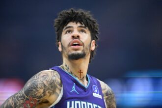 Lamelo Ball looking at the scoreboard.