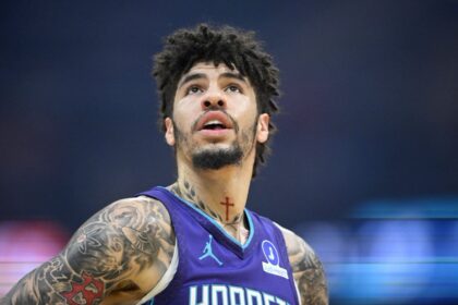 Lamelo Ball looking at the scoreboard.