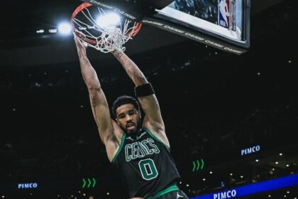 Jayson Tatum dunking