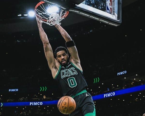 Jayson Tatum dunking