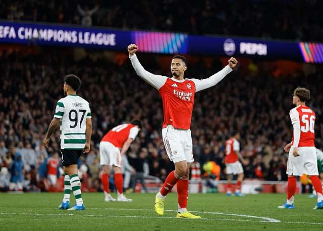 Arsenal players celebrates after their 1-0 agregate win over Sporting Lisbon