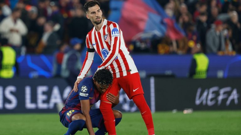 Atletico Madrid's Alex Baena comforts Barcelona's Lamine Yamal after the Champions League quarterfinal first leg soccer match between Barcelona and Atletico Madrid in Barcelona, Spain, Wednesday, April 8, 2026. 