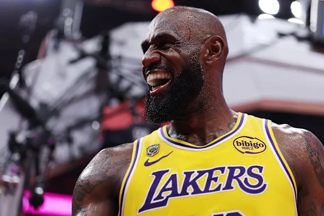 Lakers finish off Rockets in one-sided Game 6, setting up clash with Thunder