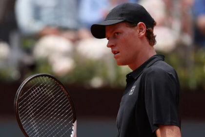 World #1 Jannik Sinner defeats Andrey Rublev 6-2, 6-4 to reach the semifinals in Rome for a 2nd consecutive year.