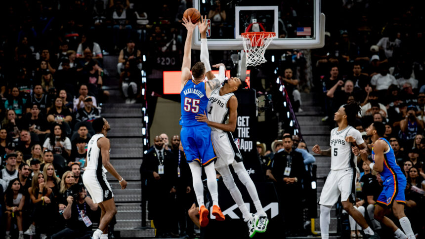 Victor Wembanyama with a fantastic block
