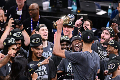 Spurs celebrate after reaching finals