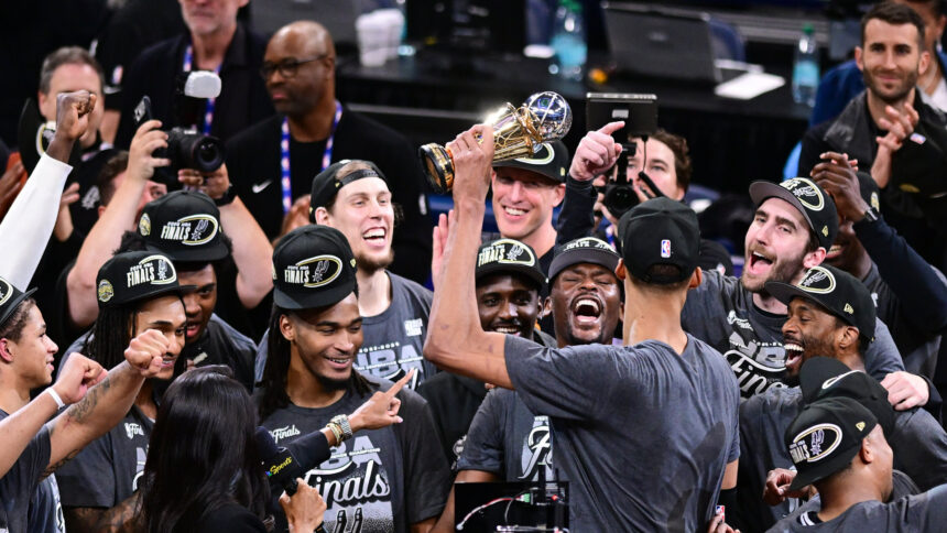 Spurs celebrate after reaching finals