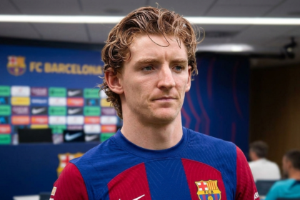 Anthony Gordon in Barcelona shirt