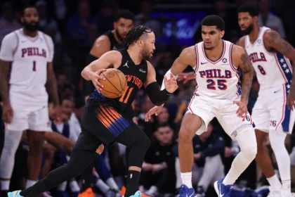 The crafty Jalen Brunson scored 26 points to lead the Knicks to a Game 2 win and 2-0 edge over the 76ers.