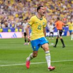 Gabriel Martinelli celebrates his winning goal