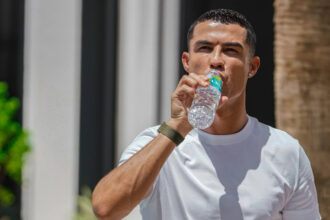 Ronaldo drinking water through reusable bottle