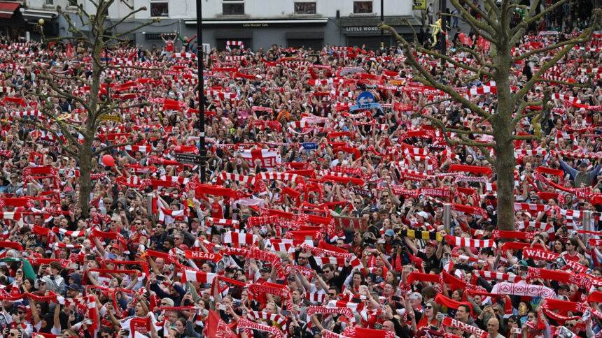 Sea of heads at Arsenal victory parade