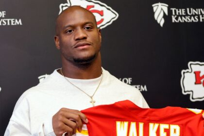 Kansas City Chiefs sign Kenneth Walker