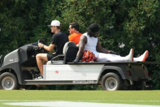 Bengals' Shemar Stewart carted off with left leg injury