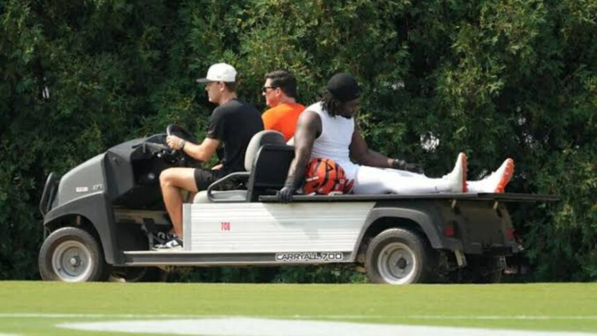 Bengals' Shemar Stewart carted off with left leg injury