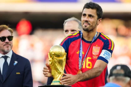 Rodri lifts world cup trophy
