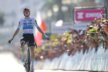 Tour de France Femmes - Stage 8 - Sisteron to Nice - Sisteron, France - August 8, 2026 FDJ United-Suez's Demi Vollering celebrates winning stage 8