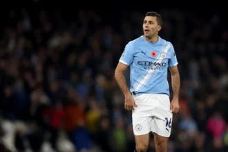 Manchester City make one last attempt to renew Barcelona-bound midfielder