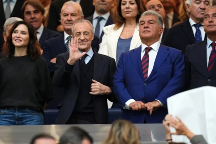 Real Madrid's Floretino Perez and Barcelona's Joan Laporta