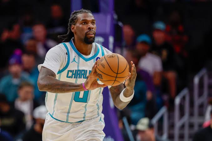 Charlotte Hornets center Naz Reid passes against the Washington Wizards during the first half of an NBA basketball game in Charlotte, N.C., Monday, Oct. 26, 2026. (AP Photo/Nell Redmond) (Nell Redmond/AP Photo/Nell Redmond)